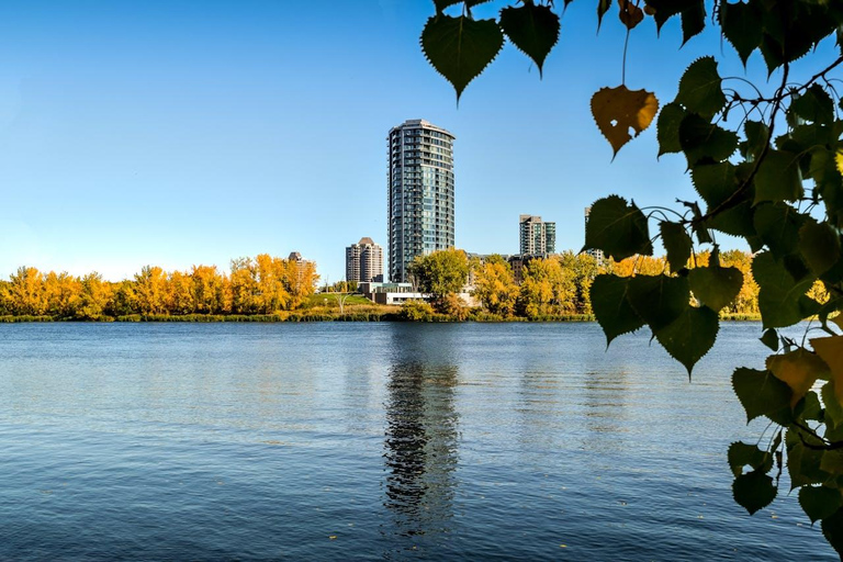 Montreal: Private Walking Tour with Underground City