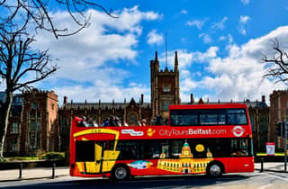Belfast: Hop-On/Hop-Off-Bustour mit Guides vor Ort & Extras