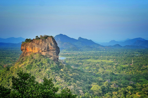 Excursão particular de 1 dia a Sigiriya e DambullaTour começando na área de Negombo