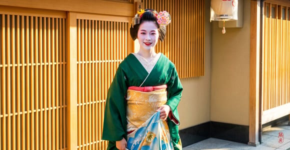 Kyoto Geisha Walking Tour: Gion District & Local sites