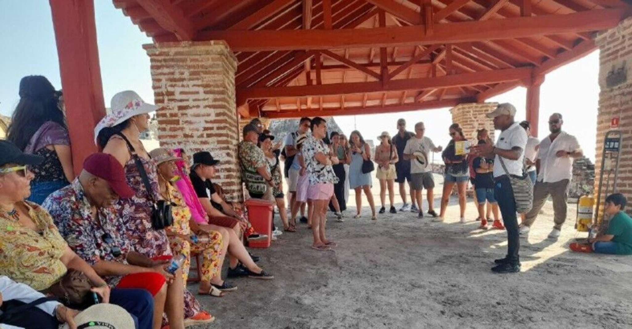 Cartagena, City Tour su un tipico autobus colombiano Chiva - Hizvo