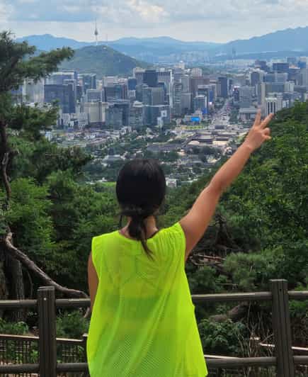Hidden Seoul Walk: Hike, Historic Village &Food Market Lunch