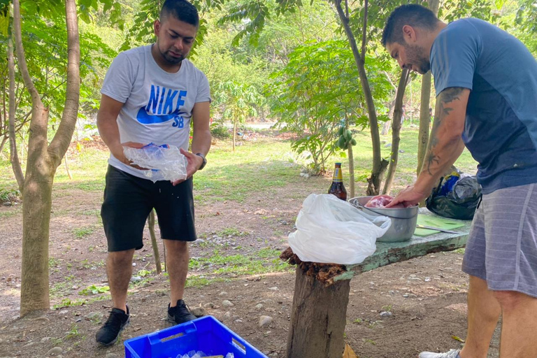 Medellin: River Tubing and BBQ Day Trip with Hotel Pickup