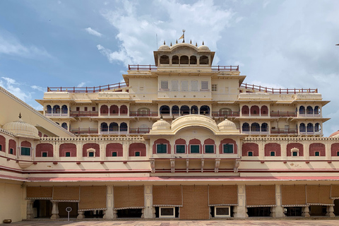 Jaipur: een grote erfgoedtour op dezelfde dag - Heritage Rajasthantour met lunch, monumententicket, alleen auto- en lokale gids.