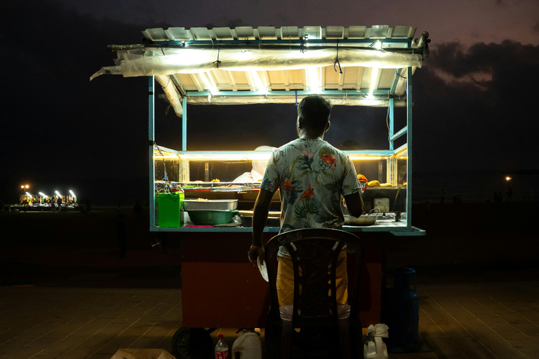 Colombo: First Night Guided Tour with Tuk Tuk Ride
