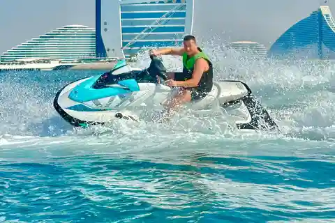 Dubai: Esquiar de jato e relaxar? Mais como Jet Ski & Thrill! + café