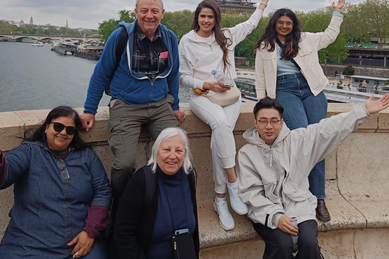 Paris Half-Day: 30+ or 15+ Sights, Eiffel, Montmartre & more Paris: See 30+ Top Sights with a Fun Guide