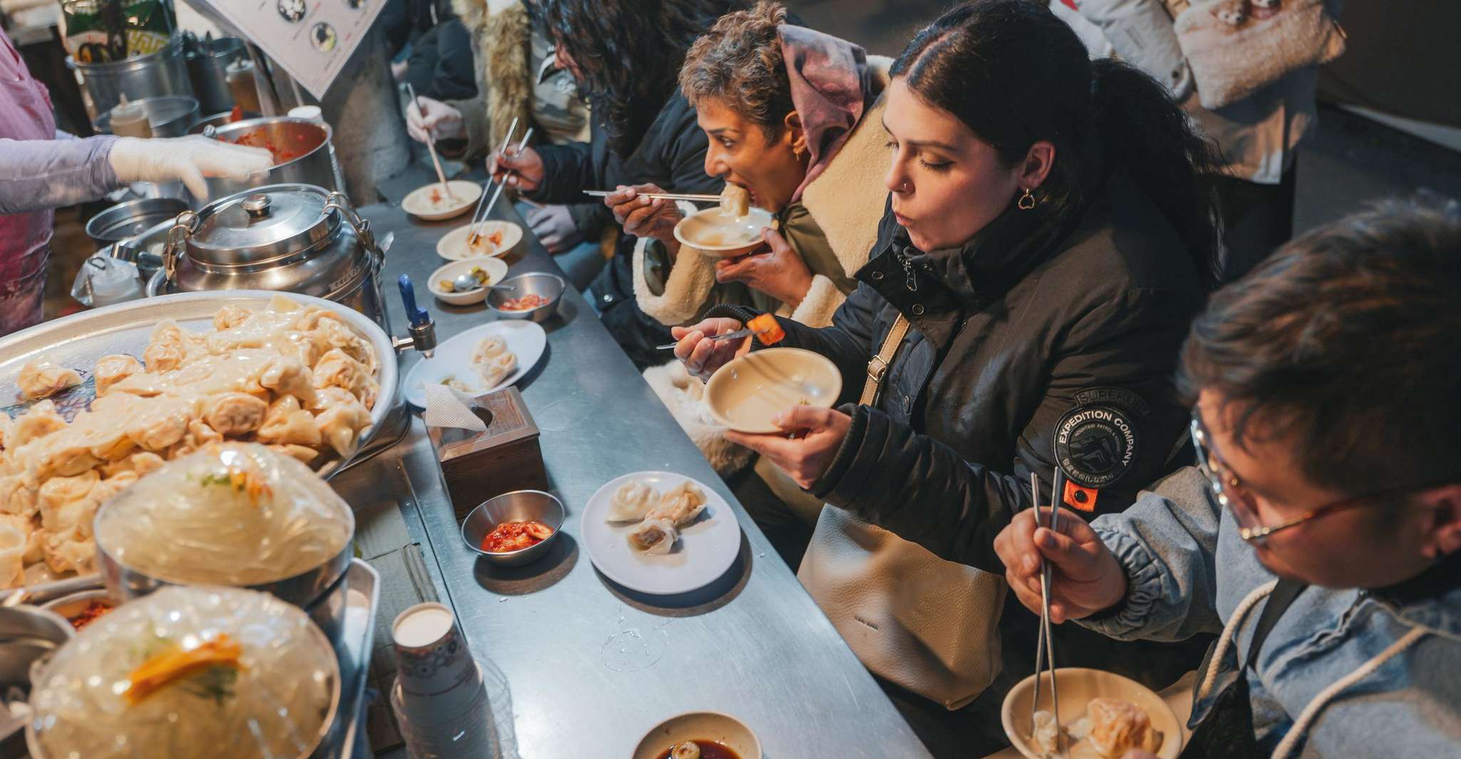 Seoul: Night Palace & Market Food Tour with Vehicle