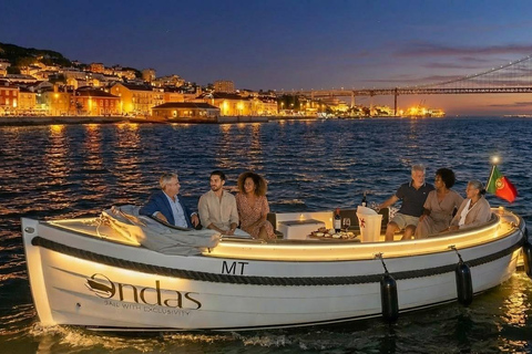 Lisbon Night Luxury Boat Vibes with Drinks & Pizza Lisbon Sunset Luxury Boat Vibes with Drinks & Pizza