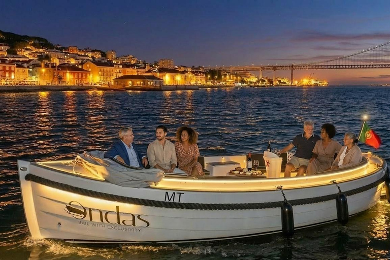 Lisbon Night Luxury Boat Vibes with Drinks & Pizza Lisbon Sunset Luxury Boat Vibes with Drinks & Pizza