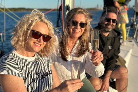 Gold Coast: Sunset Sailing Cruise incl food & drinks - Image 2