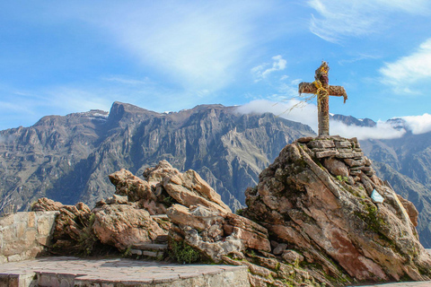 Tour di un giorno intero del Canyon del Colca con colazione Prezzo promozionale