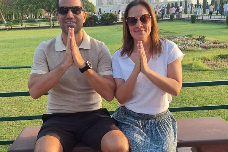 Excursão nocturna ao Taj Mahal e ao Forte de Agra a partir de AhmedabadViagem sem voos e sem hotel