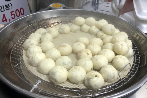 Tour gastronómico pelo mercado de Mangwon com locais: de comida barata a um banquete chiqueTour gastronómico pelo mercado de Mangwon com moradores locais; de refeições baratas 