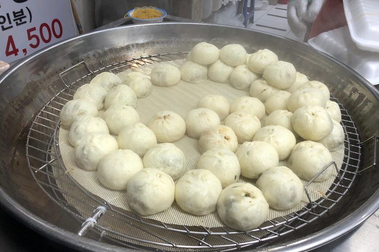 Tour gastronómico pelo mercado de Mangwon com locais: de comida barata a um banquete chiqueTour gastronómico pelo mercado de Mangwon com moradores locais; de refeições baratas 