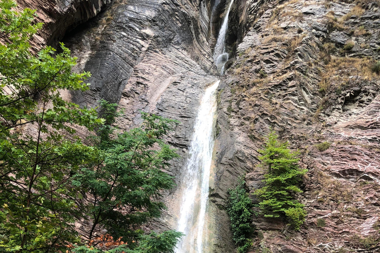 Excursão de meio dia ao teleférico de Dajti e à cachoeira Shengjergj