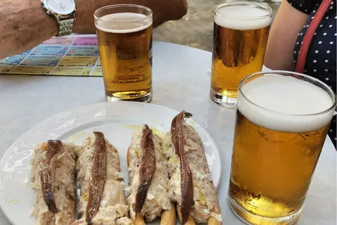 Cartagena: Guided Walking Tour with Tapas and Drinks
