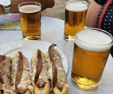 Cartagena: Guided Walking Tour with Tapas and Drinks