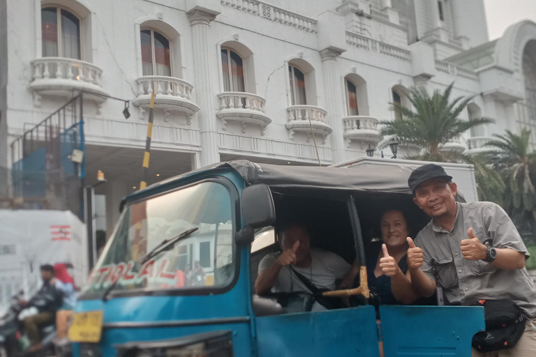 Jakarta: Guided City Tour by Tuk Tuk, Train, and Boat