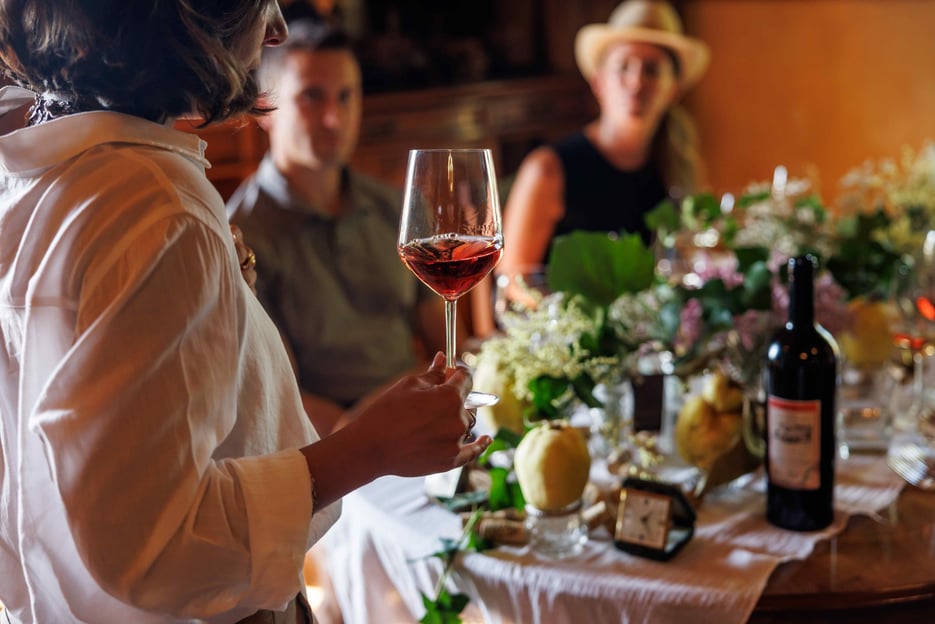 Weinprobe auf dem Land mit einer einheimischen Familie &amp; passenden Speisen