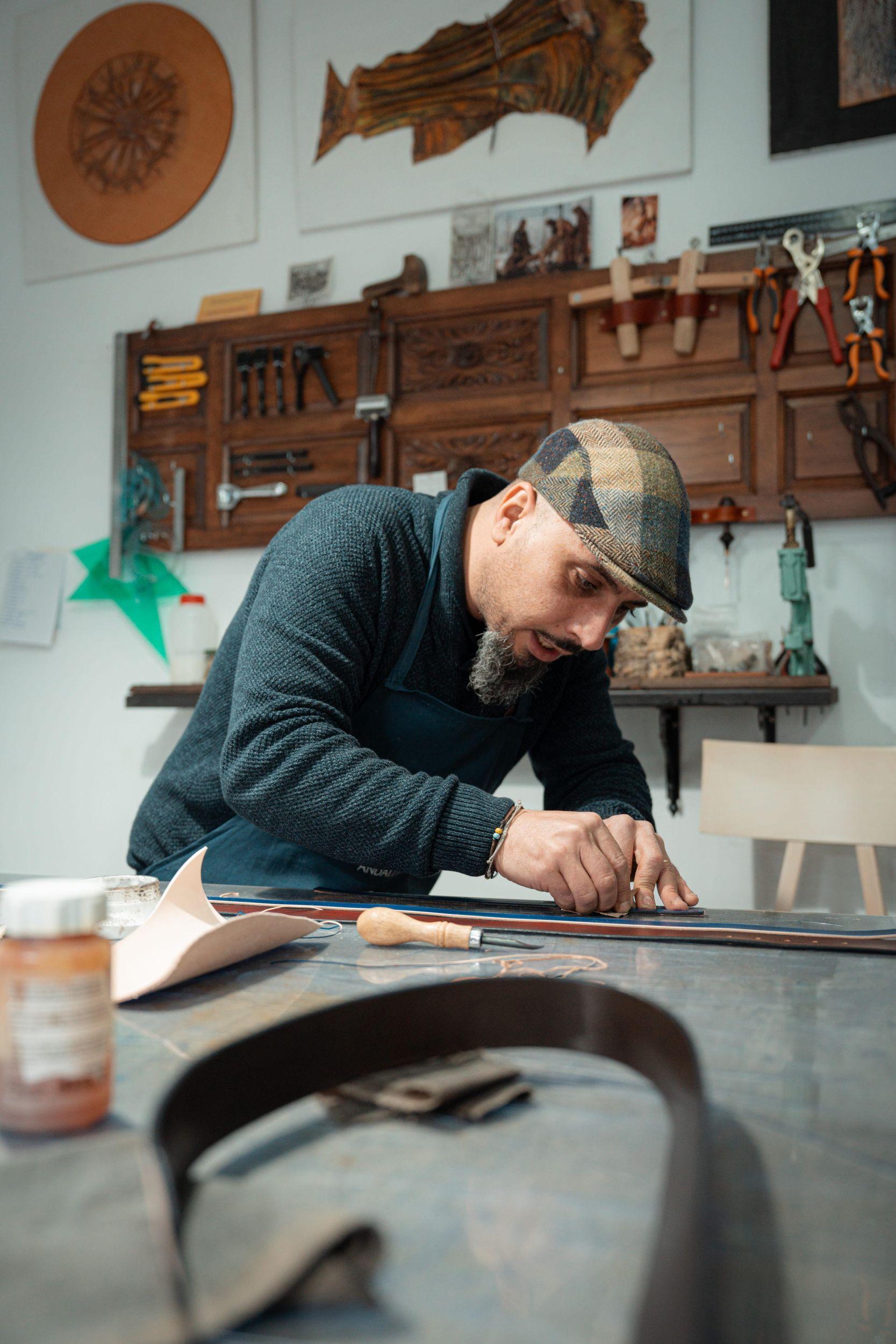Ronda: Leder-Workshop, in dem du dein eigenes Portemonnaie mit Kartenhalter herstellst