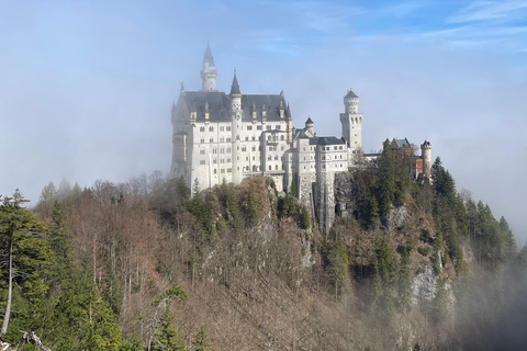 Hohenschwangau: Guided Tour to Neuschwanstein Castle, including tickets Hohenschwangau: Neuschwanstein Castle Tour with Guide and Ticket