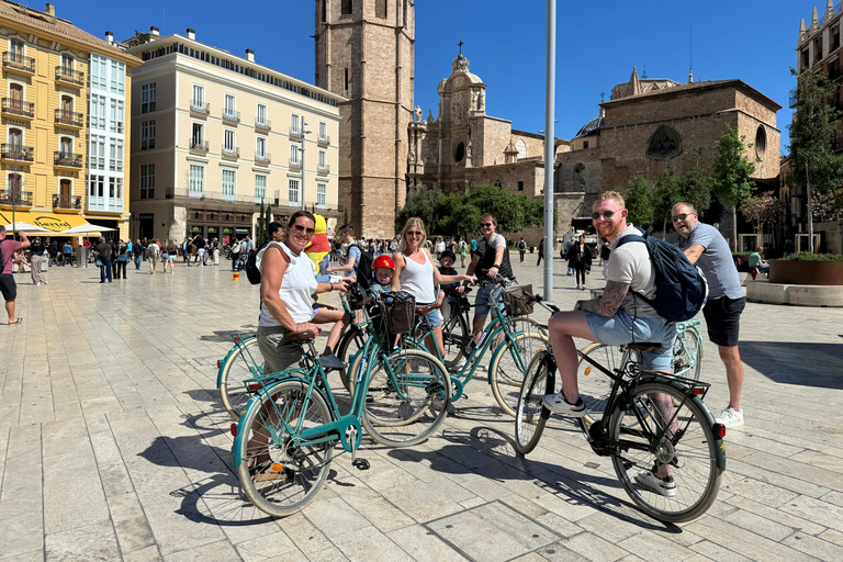 Tour guidato di Valencia in bicicletta in piccoli gruppiTour guidato condiviso di Valencia in piccoli gruppi