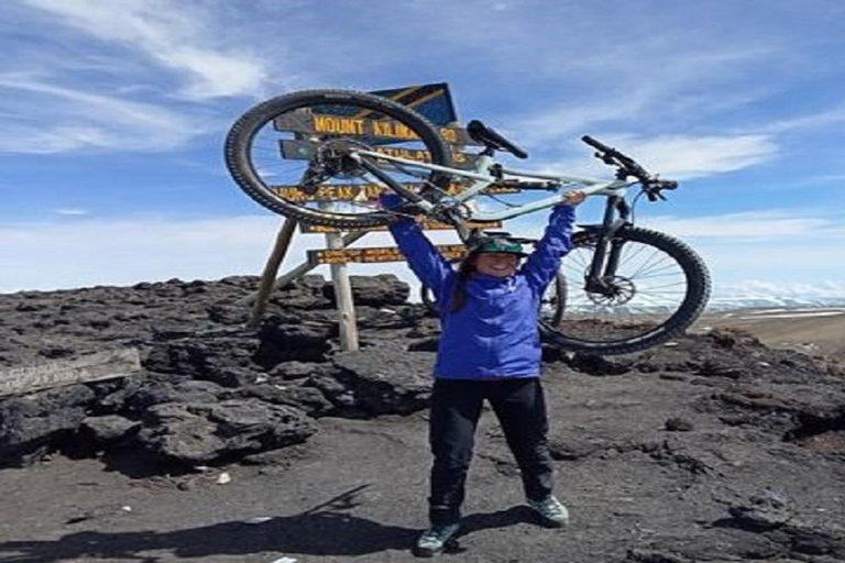 6 jours : Tour du Kilimandjaro à vélo par la route de Marangu