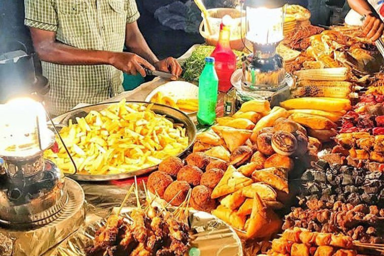 Zanzibar: tour in tuk-tuk di Stone Town al tramonto e mercato notturnoGruppo di 3 o più persone
