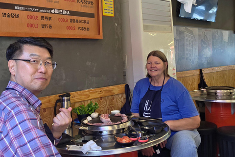 Seoul: Guided Walking Tour for Seniors with Breaks