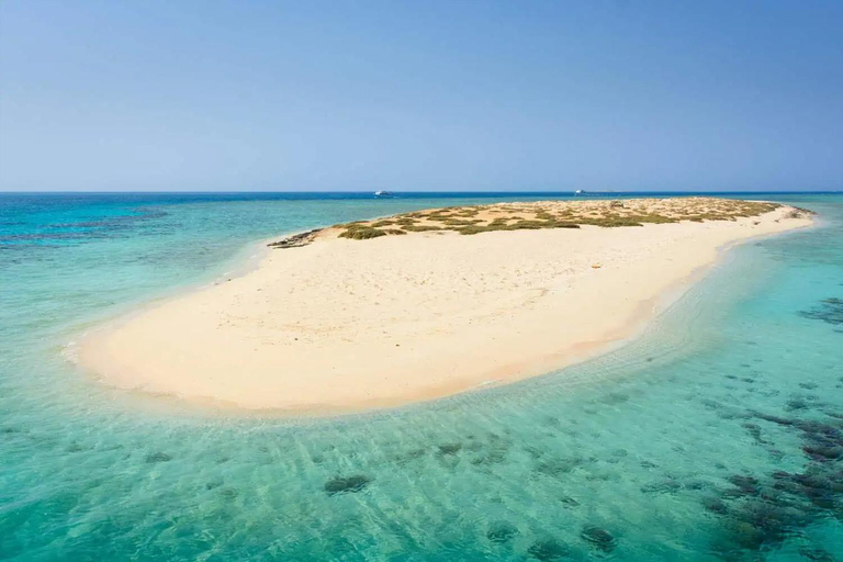 Marsa Alam: Hamata Islands Snorkeling Cruise with Lunch