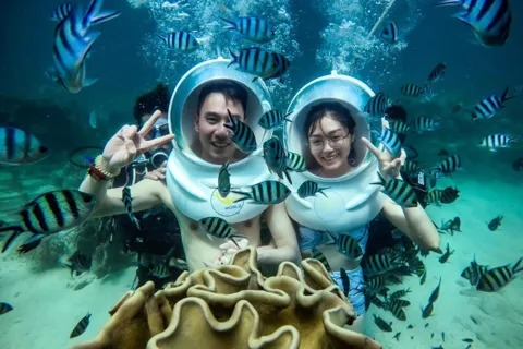 Boracay: Island Hopping with Lunch and Helmet Diving