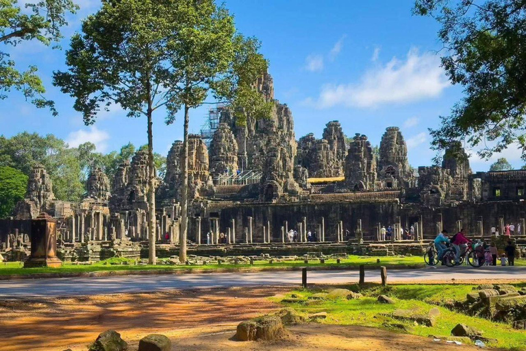 Siem Reap: Angkor Wat Tour with Sunrise Private Guide Angkor Wat, Angkor Thom, Ta Promh Tour & Sunrise by Van