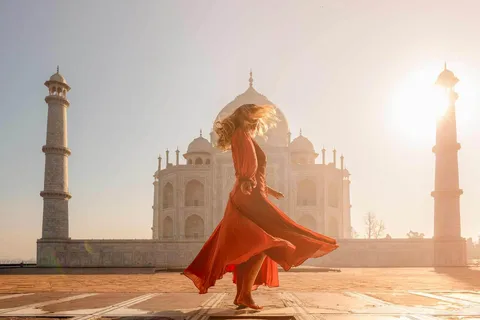 Tour all'alba del Taj Mahal, del Forte di Agra e di Mehtab Bagh in Tuk Tuk