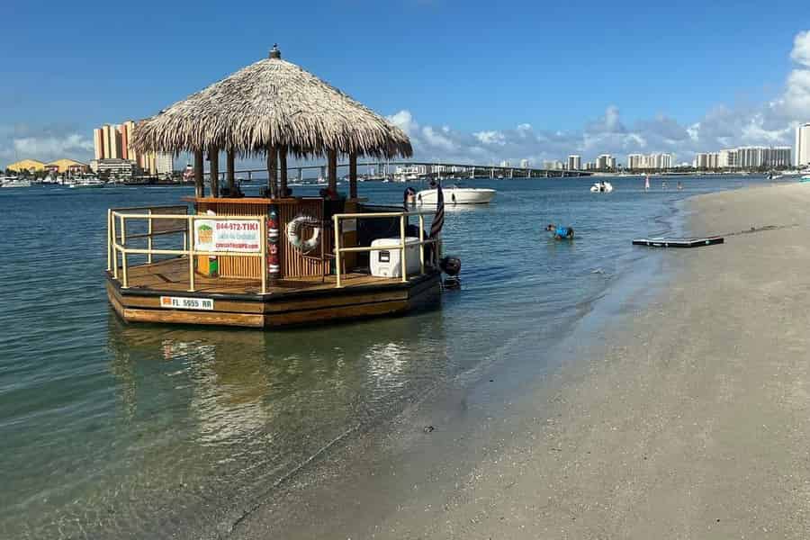 West Palm Beach: Tiki-Bootsfahrt rund um Palm Beach Island. Foto: GetYourGuide West Palm Beach: Tiki-Bootsfahrt rund um Palm Beach Island. Foto: GetYourGuide