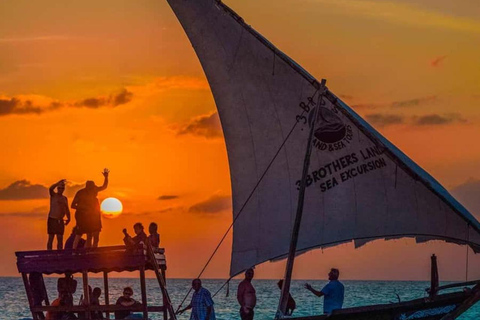 桑给巴尔：监狱岛、石头城和日落阿拉伯独桅帆船巡航在此选项中，从石头城接人