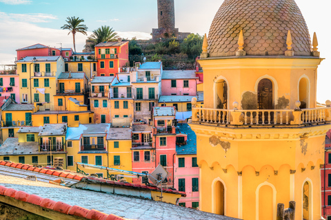 Cinque Terre: tour guidato di un giorno e crociera da MilanoTour solo in inglese