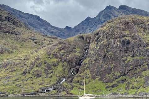 Isle of Skye: Loch Coruisk Boat Trip and Fairy Pools Tour