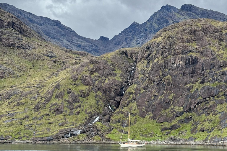 Isle of Skye: Loch Coruisk Boat Trip and Fairy Pools Tour