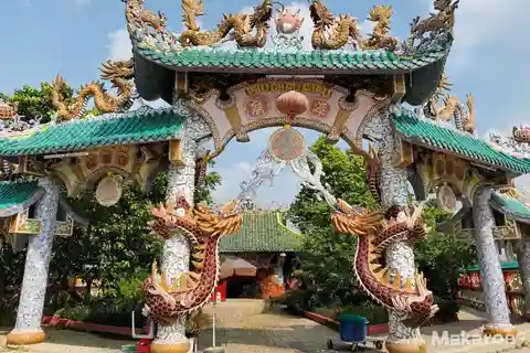 Enjoy Dragon Floating Temple Tour Vip & Premium Speed Boat
