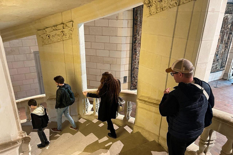 巴黎专属之旅：香波堡城堡高尔夫球车+纪念品小型货车（最多可载6人）