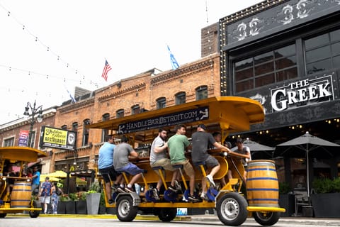 Detroit: HandleBar Bike Tour with Brunch Stop
