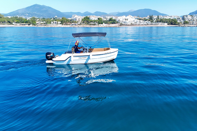 ماربيا: تأجير قوارب بدون ترخيص لمشاهدة الدلافينإيجار لمدة 30 دقيقة