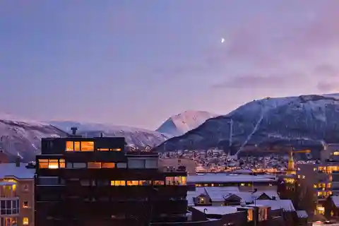 Tromso: Express Walk with a Local in 60 minutes