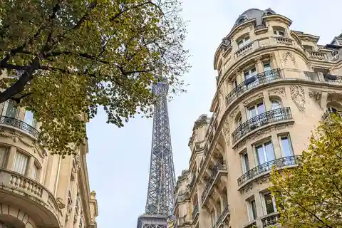 Ta en guidad tur till Paris mest kända monument i en veteranbil!