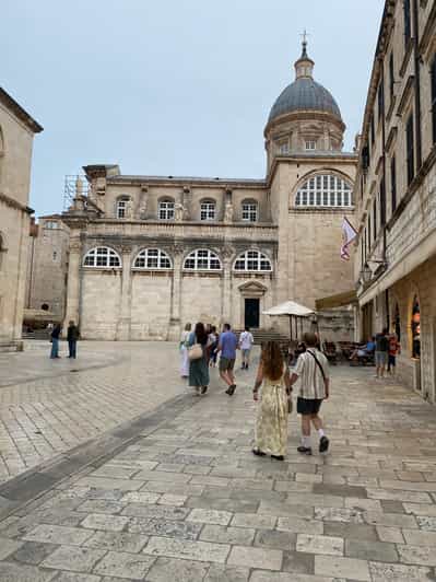 Passeio pelo CENTRO HISTÓRICO com uma MORADORA LOCAL