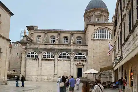 Découvrez la vieille ville de Dubrovnik.