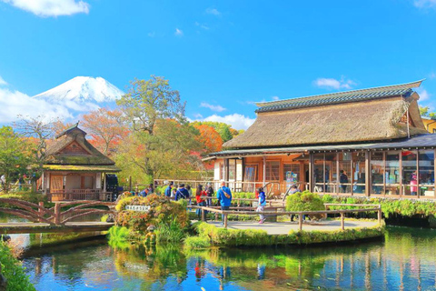 Visite des 6 attractions du mont Fuji : lac Kawaguchi, Oshino HakkaiLieu de rendez-vous : gare de Tokyo à 8 h 00.
