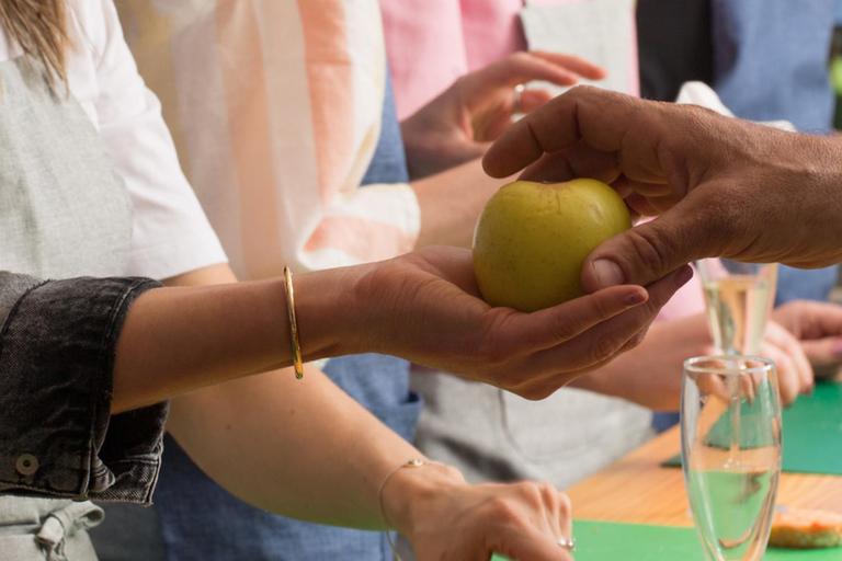 Autentyczna paella i sangria klasy premium na designerskim dachuAutentyczna paella i sangria w oszałamiającym lofcie na dachu
