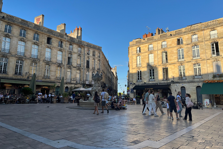 Bordeaux: Dark History Walking Tour with Local Guide El lado oscuro de Burdeos | Asesinatos, misterios y secretos
